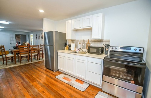 Glendale Apartment | Newly renovated Home in Charming Glendale