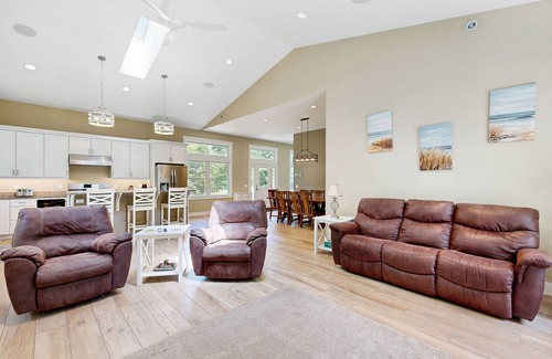 Bar Harbor House | Newly Renovated Home w/Large Yard & Great Kitchen - Near Downtown & Acadia