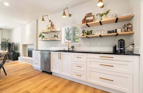 Camas House | Newly Renovated Home w/Hot Tub And Guest Suite