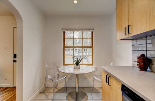 North End Apartment | Newly Renovated in Hyde Park: Parking +Laundry