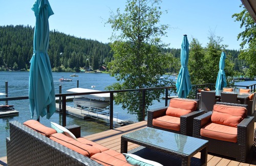 Coeur d'Alene House | Newly renovated Lakehouse on Rockford Bay, private beach, walk to Shooters