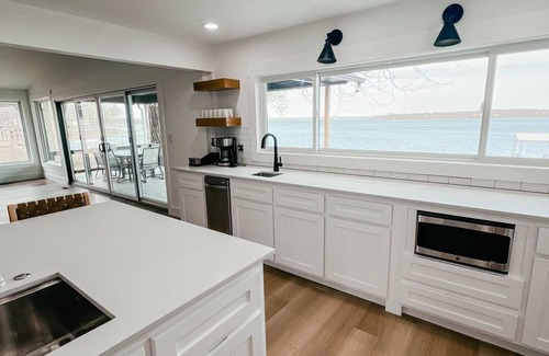 Grove House | Newly Renovated Lakeside Property