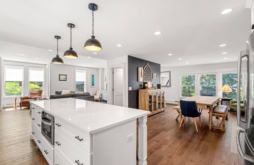 Gloucester House | Newly Renovated Luxury 5BR Home + Office, Walk to Beach & Town
