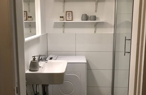 Saint Georg Apartment | Newly renovated luxury old building apartment centrally at Hamburg Central Station - St. Georg