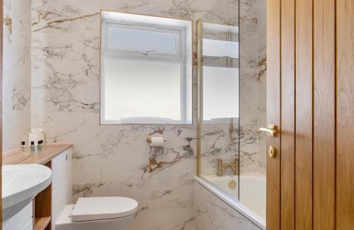 Swarthmoor House | Newly Renovated Luxury Bungalow Pass the Keys
