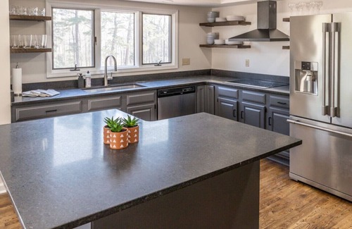 Pinehurst Apartment | Newly Renovated, Modern, Luxurious - 7 beds