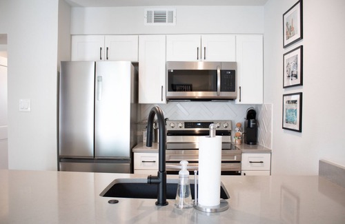 Barton Hills Condo | Newly Renovated Modern Condo- Walk to Zilker & Barton Springs! Private backyard!