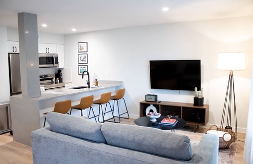 Barton Hills Condo | Newly Renovated Modern Condo- Walk to Zilker & Barton Springs! Private backyard!