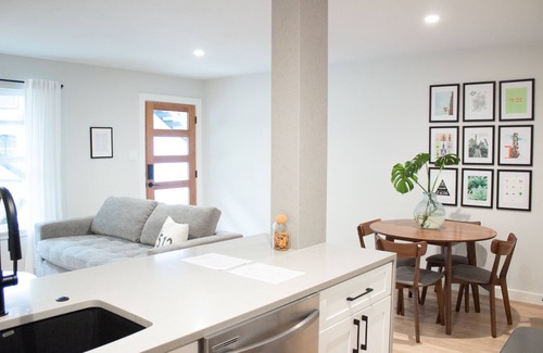 Barton Hills Condo | Newly Renovated Modern Condo- Walk to Zilker & Barton Springs! Private backyard!