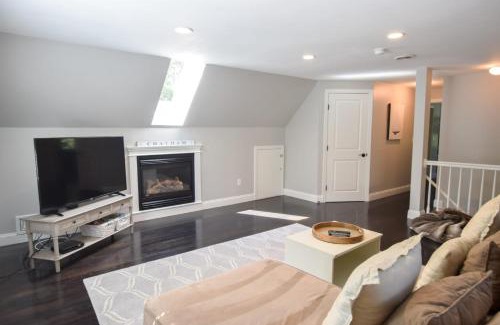 South Chatham House | Newly Renovated Modern Pond Access