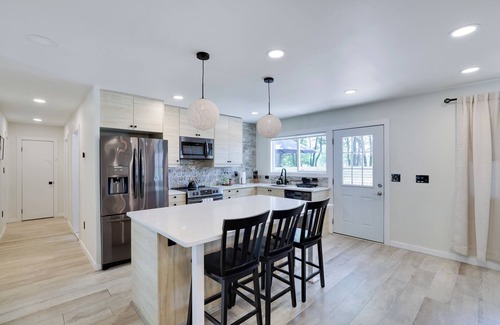 Pocono Summit House | NEWLY RENOVATED! Pac Man Arcade, Hot Tub, Game Room