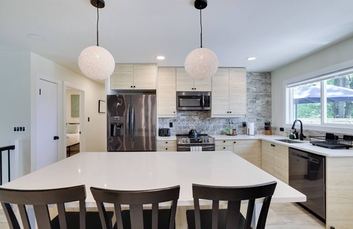 Pocono Summit House | NEWLY RENOVATED! Pac Man Arcade, Hot Tub, Game Room