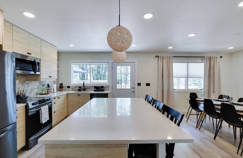 Pocono Summit House | NEWLY RENOVATED! Pac Man Arcade, Hot Tub, Game Room