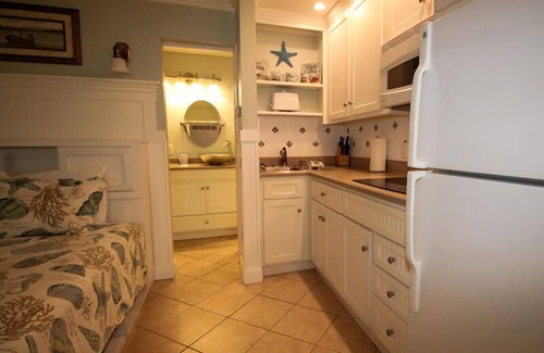 Saint Helena Island Resort | Newly Renovated Poolside Studio Steps from Beach Club & Tennis - Pet Friendly