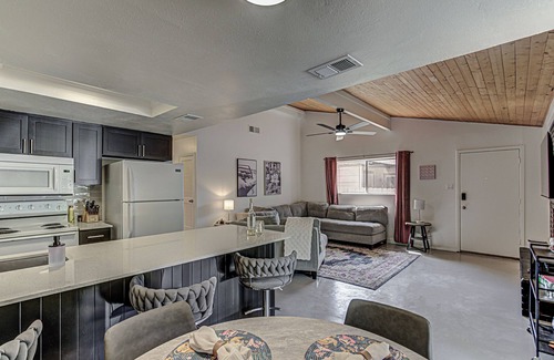 Barton Hills House | Newly Renovated! Pool and Patio I Mins to DT