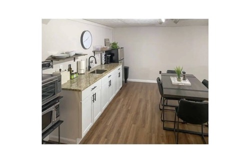 Westlake House | Newly Renovated Private Cozy & Conveniently Located