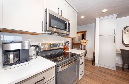 Whitefish House | Newly Renovated Ski-In/Ski-Out Studio with Parking in Village