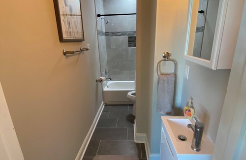 H Street Corridor Bed & Breakfast | Newly Renovated Spacious 5 Bedroom in the heart of DC! Can sleep 11 people!