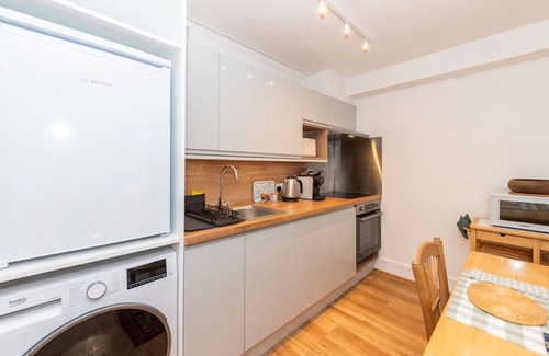 Reading Apartment | Newly Renovated Studio Quiet Location Free Parking | Pass the Keys