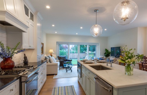 Eastport House | Newly renovated townhome with a fenced yard, gas grill, washer/dryer, central AC