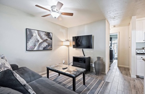 North Park City Cottage | Newly Renovated Unit: Contemporary Interiors, Minutes from Fine Dining & Wold Class Skiing!