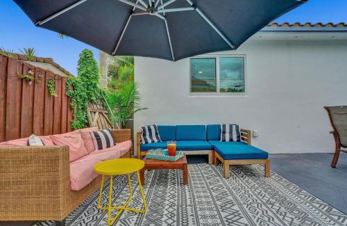 Park East Villa | Newly Renovated w Heated Saltwater Pool & Hot Tub