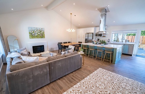 Napa House | Newly Renovated Wine Country Home w/Guest House