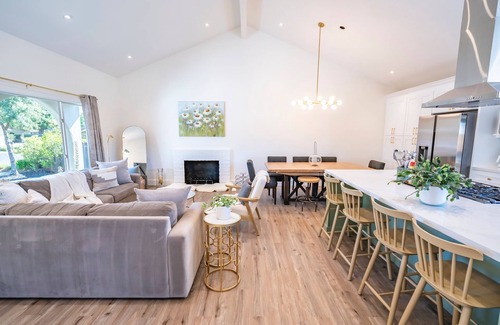 Napa House | Newly Renovated Wine Country Home w/Guest House