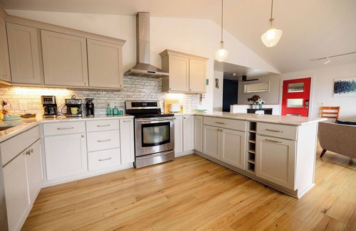 Sitka House | Newly Renovated with Ocean VIews