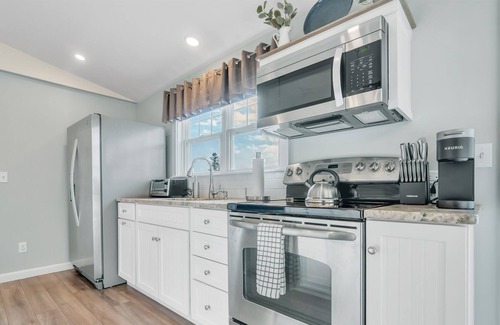 Owls Head House | Newly Updated 3 bed/3bath Home-View/Walk to Crescent Beach
