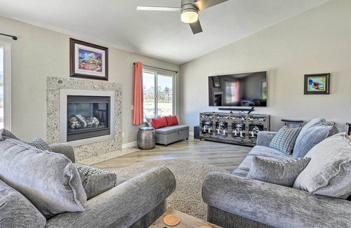Golden Hills House | Newly Updated, Dog-Friendly Peakview House!