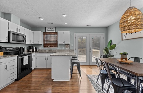 Southwest Raleigh House | Newly updated home 2.6 miles to downtown raleigh