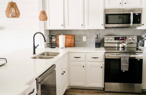 Saint Simons Heights Condo | Newly updated townhome with marsh views, sleeps 8!