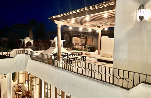 Nopolo House | Newly Updated Villa Oceanview in Coveted Founders pets too