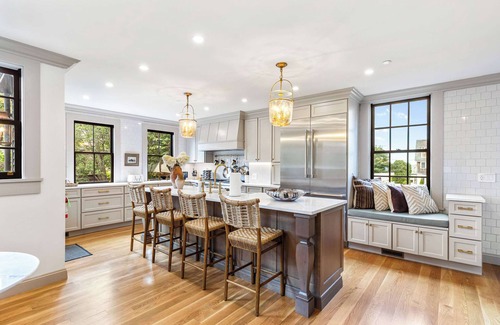 Newport House | Newport Luxury Estate with Gourmet Kitchen