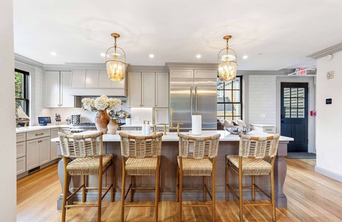 Newport House | Newport Luxury Estate with Gourmet Kitchen