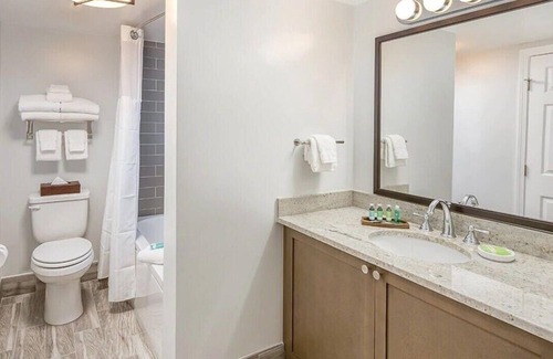 Yachting Village Resort | Newport Onshore: RI 2BR Coastal Resort Escape