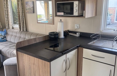 Newquay City Centre Ski Chalet | Newquay Bay - 3-Bed Caravan - Sleeps 6