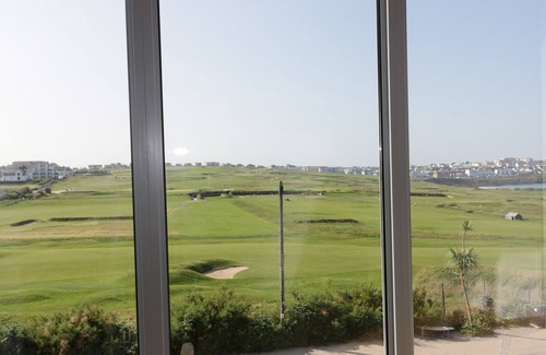 Newquay Cottage | NEWQUAY FISTRAL BEACH VIEW, family friendly in Newquay