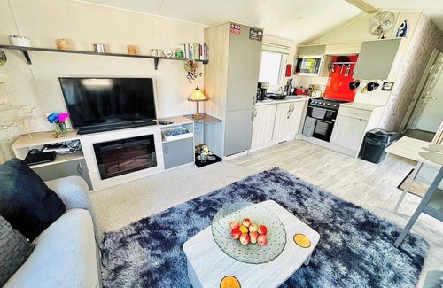 Newquay Cabin | Newquay Seaside Lodge Retreat with Hot Tub