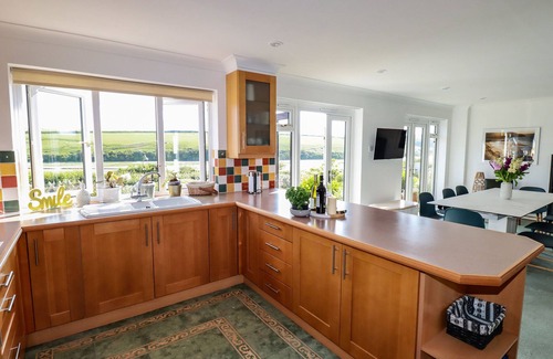 Newquay House | NEWQUAY TAMARISK LODGE ON THE GANNEL, family friendly in Newquay