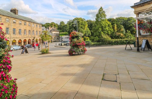 Newton Grange Apartment | NEWTON HOUSE APARTMENT, with a garden in Tissington