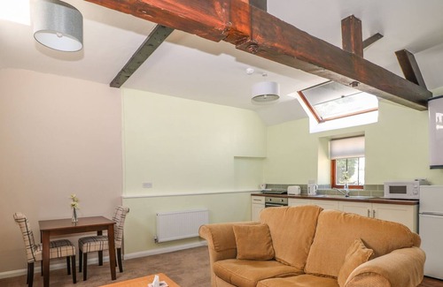 Newton Grange Apartment | NEWTON HOUSE APARTMENT, with a garden in Tissington