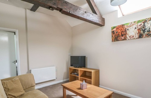 Newton Grange Apartment | NEWTON HOUSE APARTMENT, with a garden in Tissington