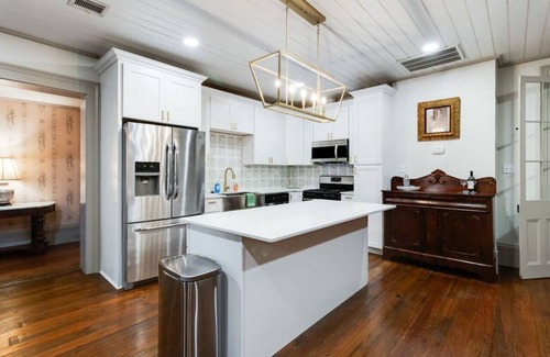 St. Martinville House | Next door to Maison De Tours