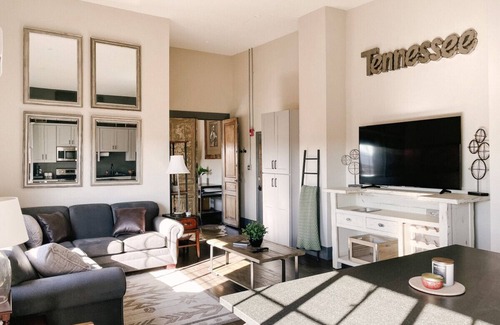 Downtown Knoxville Apartment | Neyland View Condo - Heart of Downtown Knoxville
