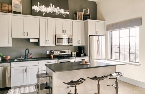 Downtown Knoxville Apartment | Neyland View Condo - Heart of Downtown Knoxville