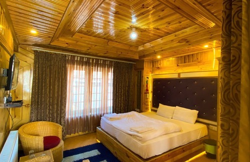 Leh Hotel | Nezer Hostel & Roof Top Cafe