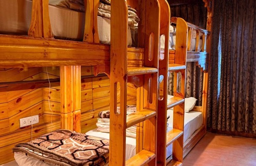 Leh Hotel | Nezer Hostel & Roof Top Cafe