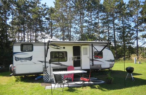 Thompsonville House | nFamily Camper one mile from Crystal Mountain Family Resort